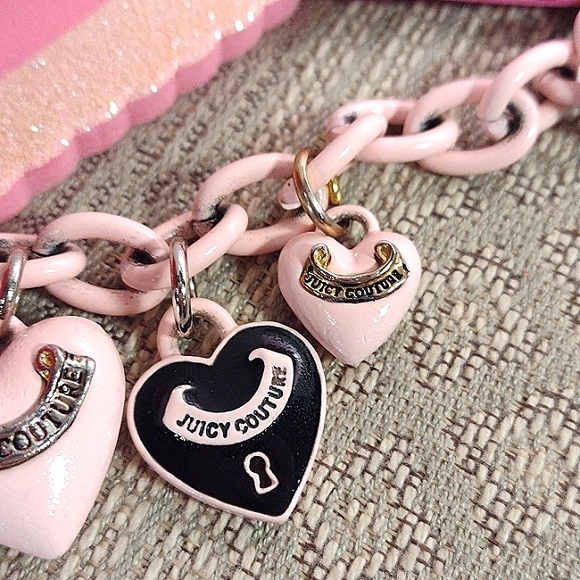 Juicy Couture 🩷Pink Heart Bracelet - Picture 6 of 14